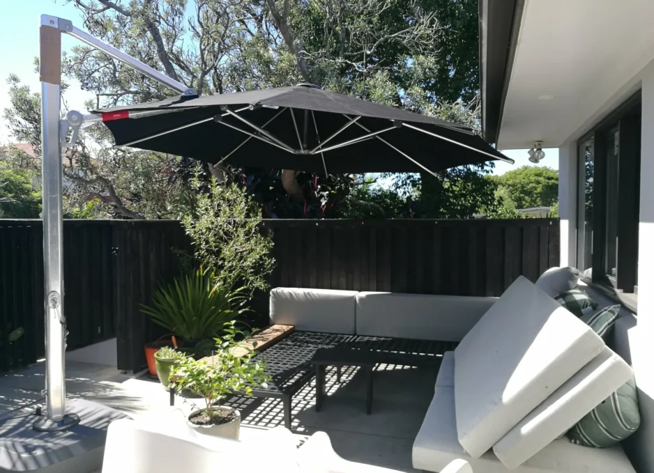 a cantilever umbrella set up at the backyard