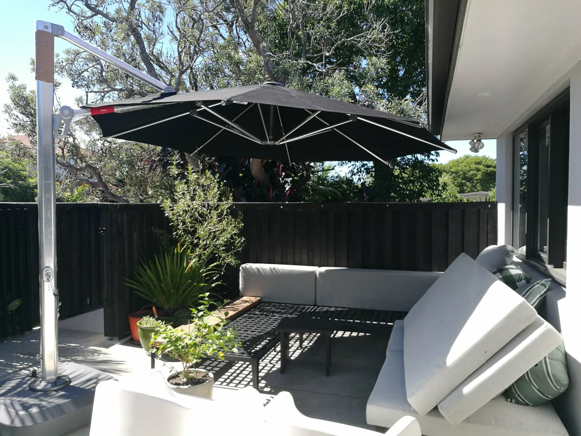 a cantilever umbrella set up at the backyard
